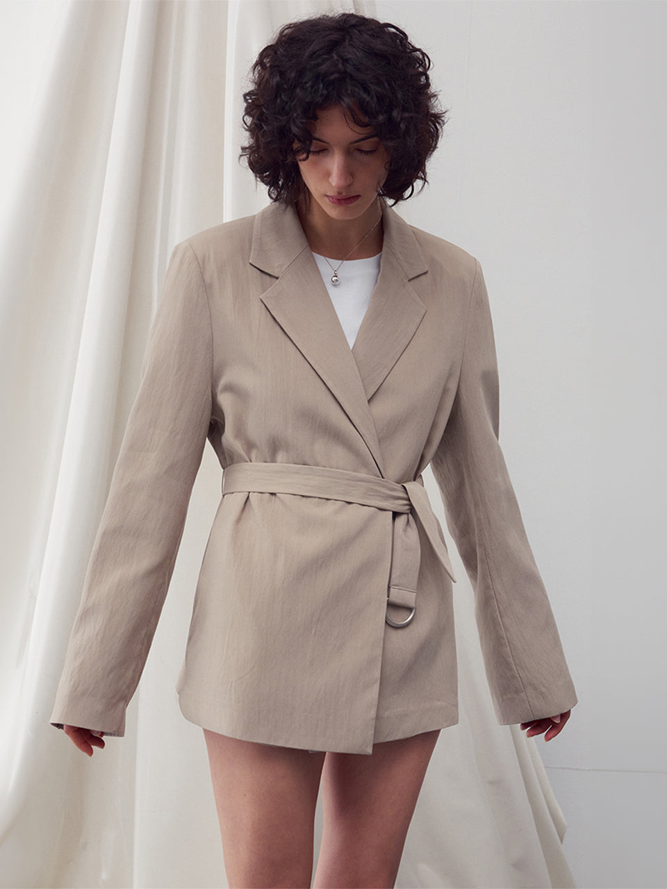 D-ring belted jacket beige - fasfas