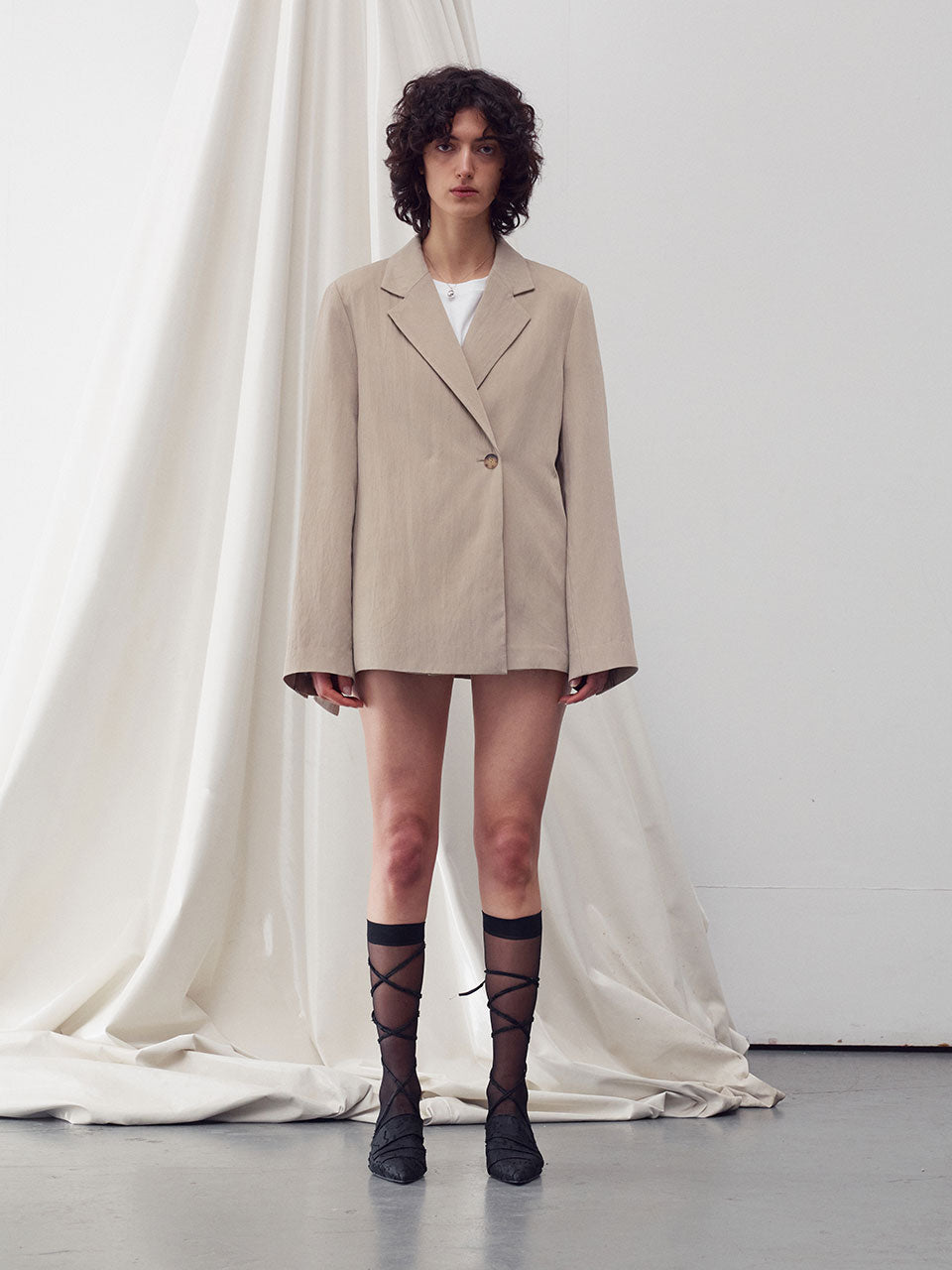 D-ring belted jacket beige - fasfas