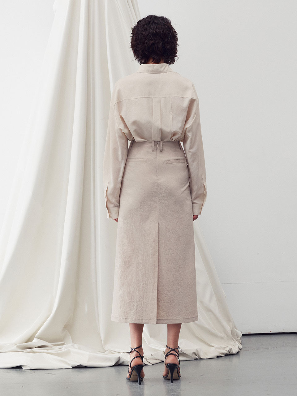Logo embroidered detail midi skirt sand - fasfas