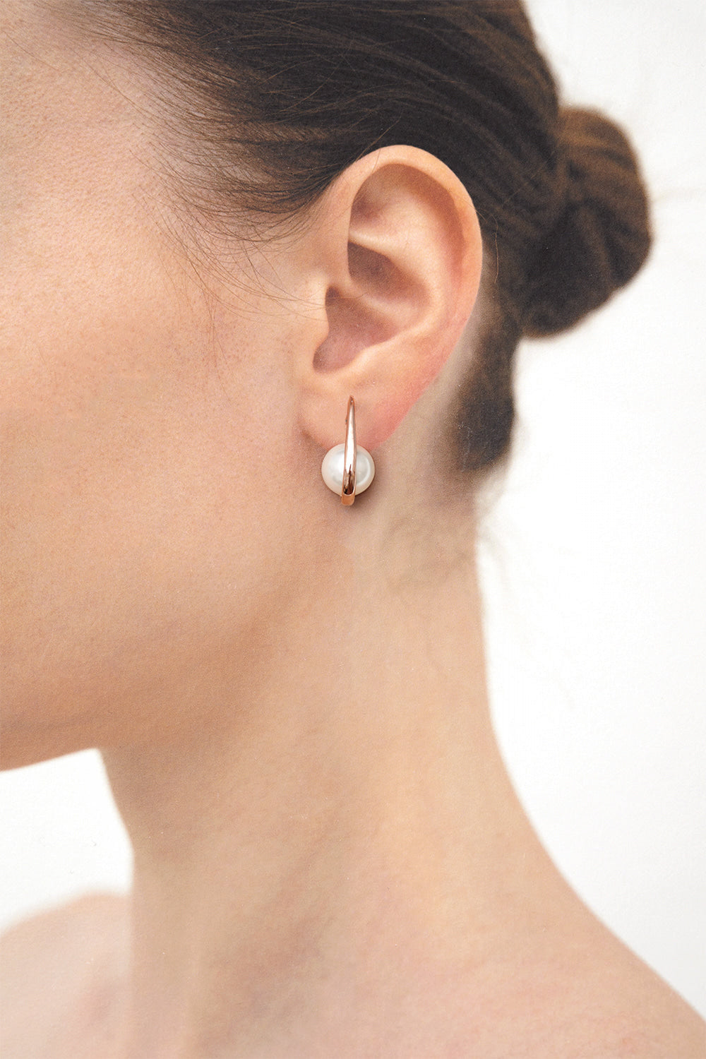 White pearl oval hoop earrings - fasfas