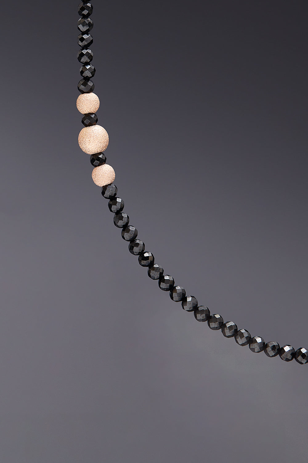 Invisible 2mm black spinel necklace - fasfas