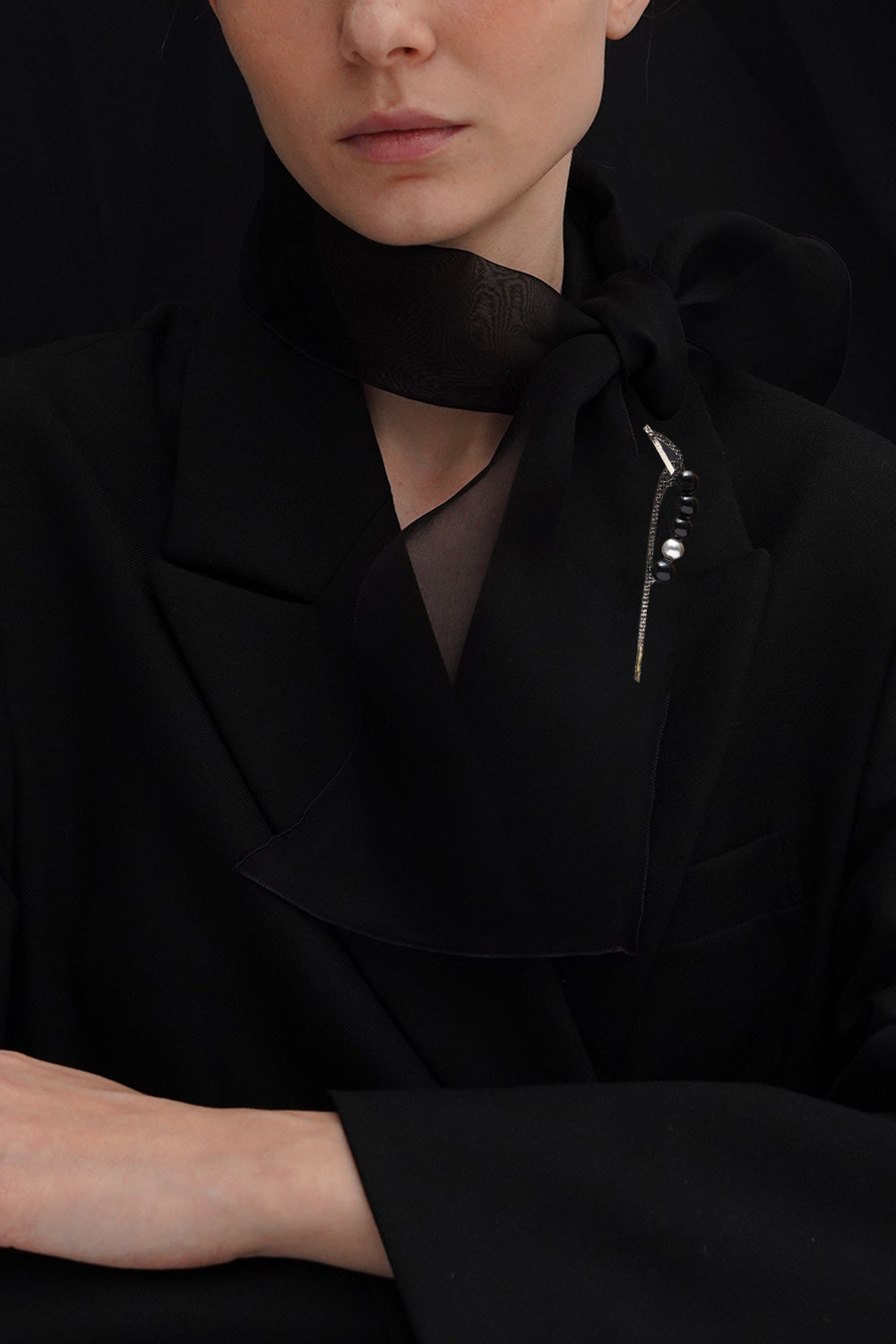 Onyx theoria brooch - fasfas