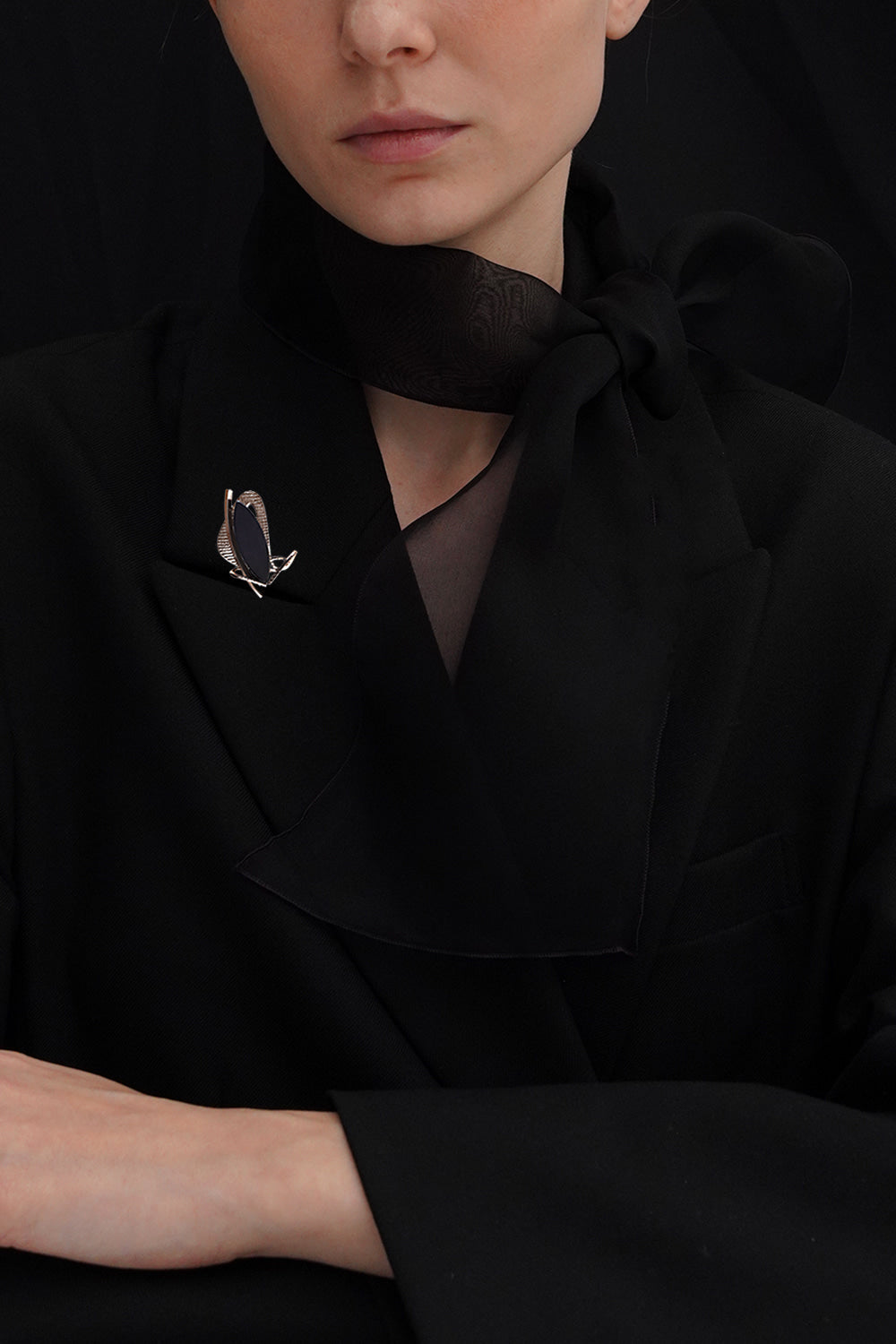 Dancing joli brooch onyx - fasfas
