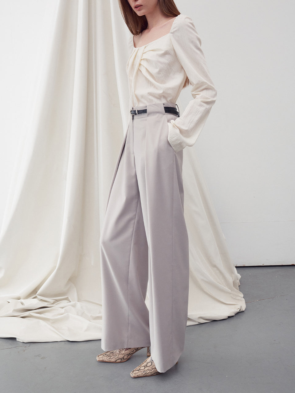 Belt waist detail wide leg trousers beige - fasfas