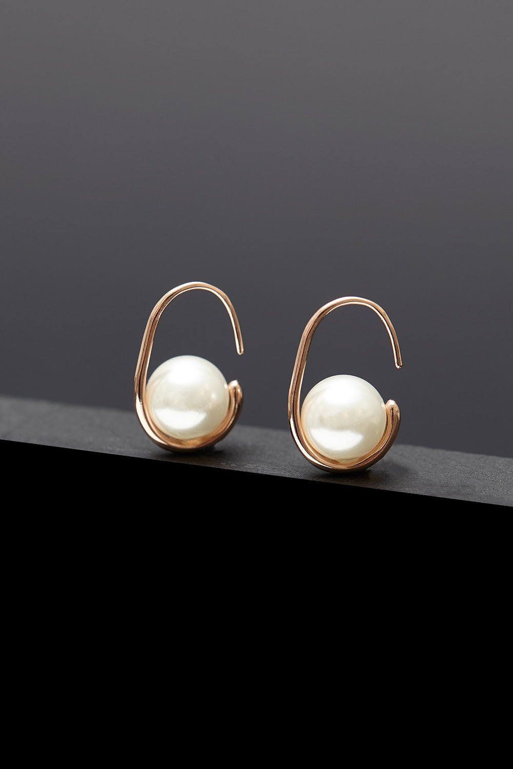 White pearl oval hoop earrings - fasfas