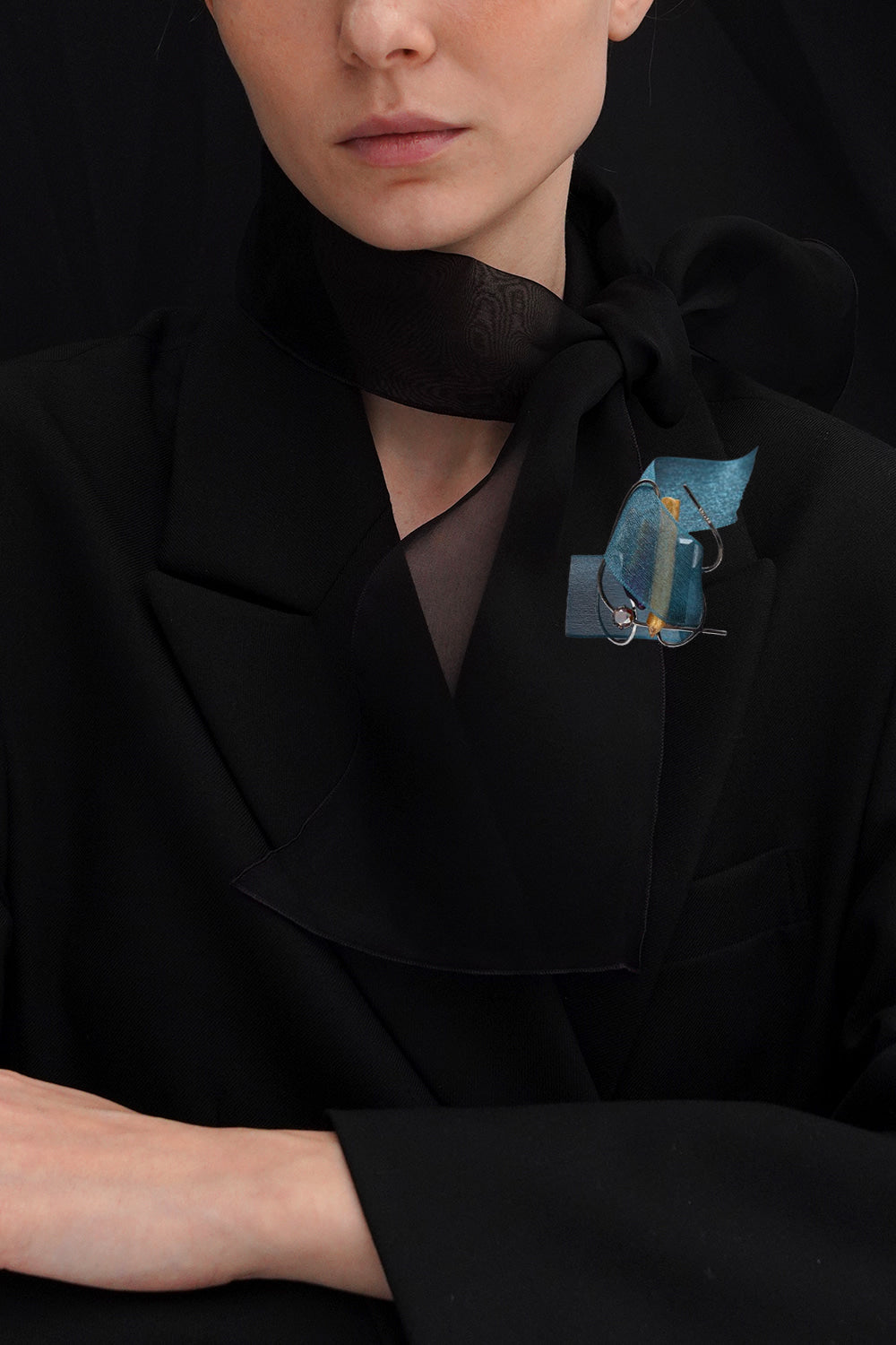 Dancing objet No.9 brooch noir - fasfas