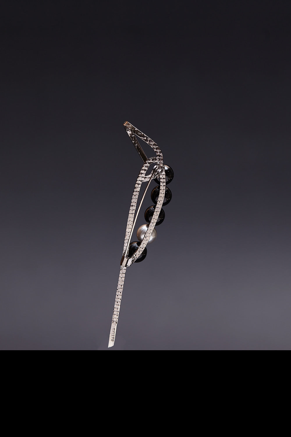 Onyx theoria brooch - fasfas