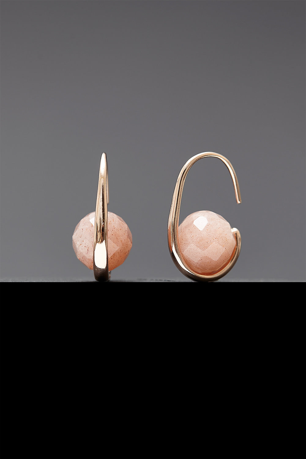 Peachmoonstone oval hoop earrings - fasfas