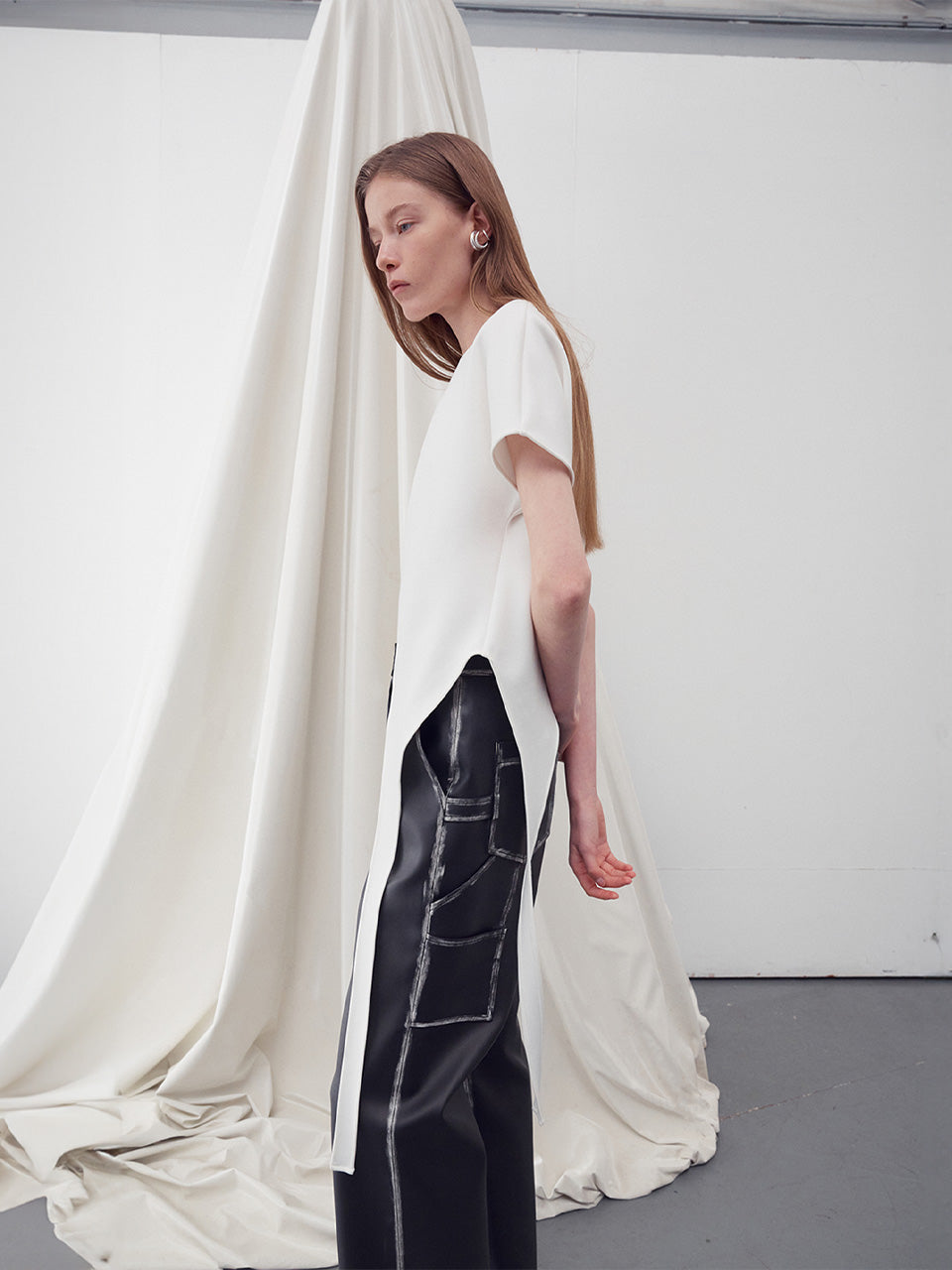 Asymmetric hem boat neck top - fasfas