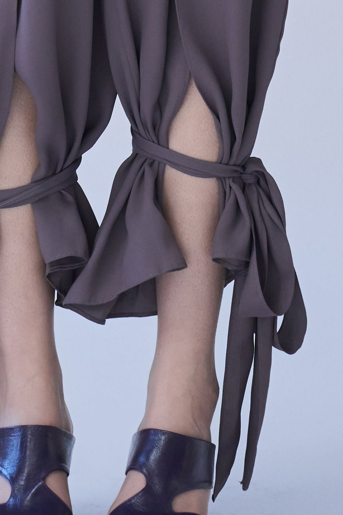 Cut point ribbon pants gray - fasfas