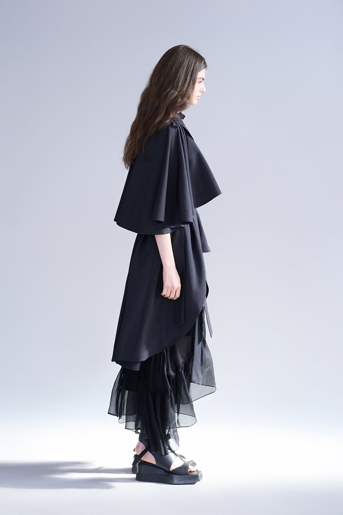 Loose fit cutout cape sleeve asymmetric trench coat black - fasfas