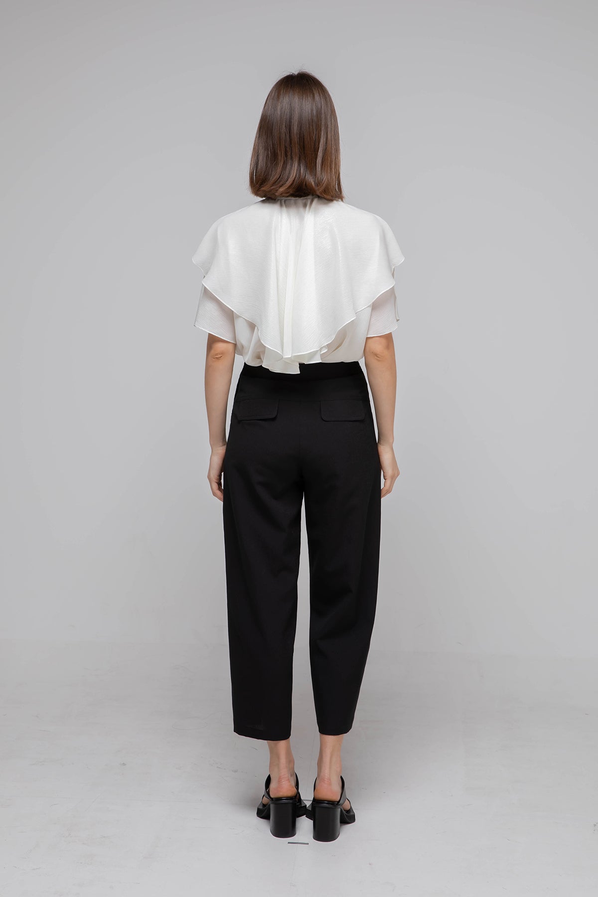 Loose fit ruffle tie blouse ivory - fasfas