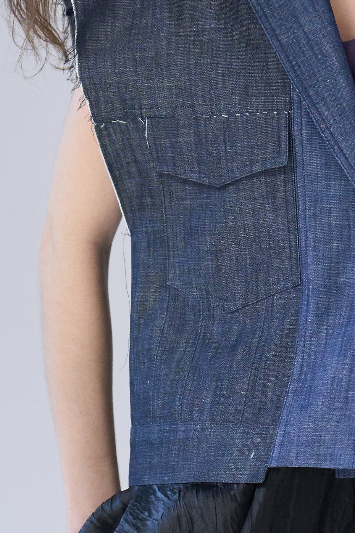 Loose fit sleeveless denim jacket - fasfas