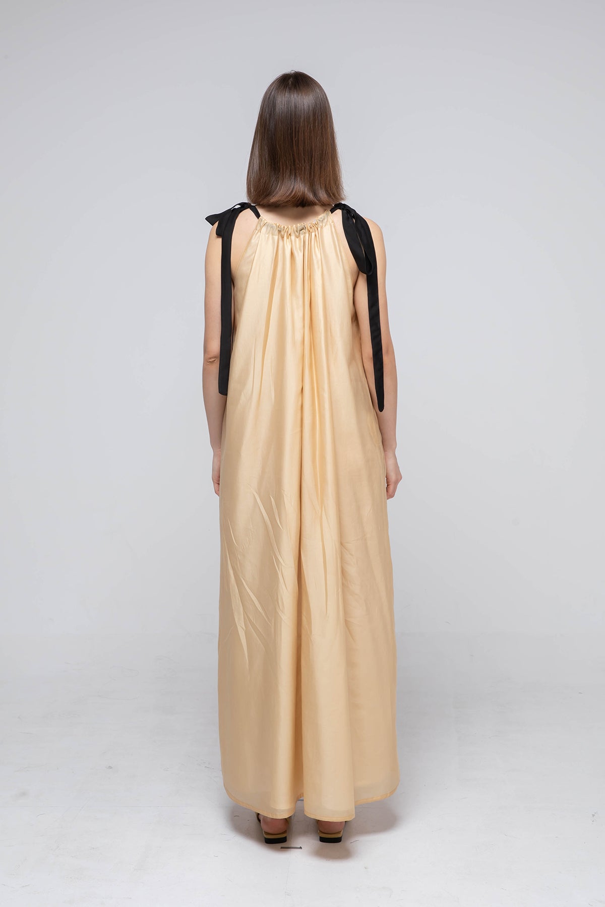 Black ribbon loose fit shirring maxi dress - fasfas