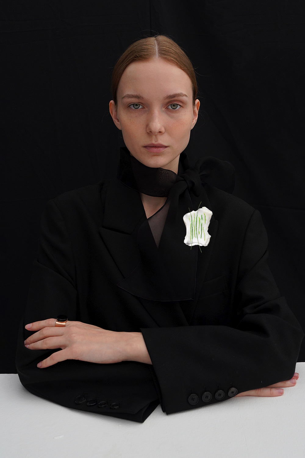 Rhizome objet brooch green - fasfas