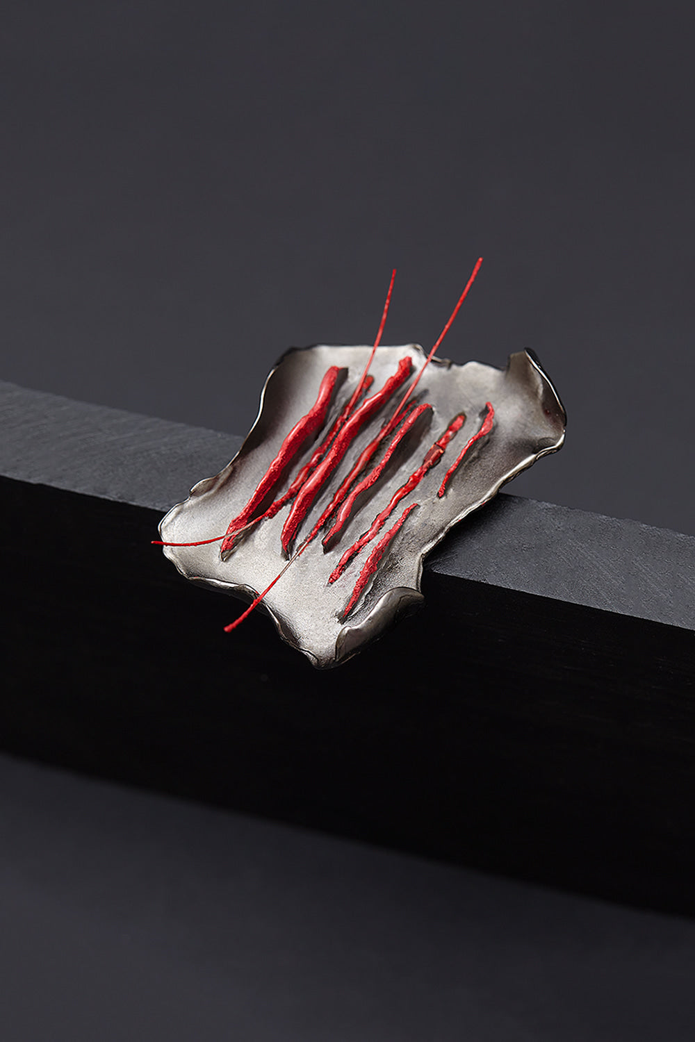 Rhizome objet brooch red - fasfas