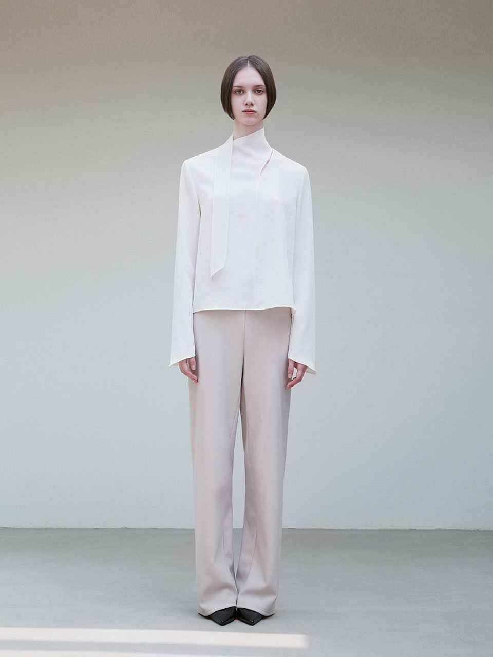 Scarf detail bell-sleeve blouse pearl - fasfas