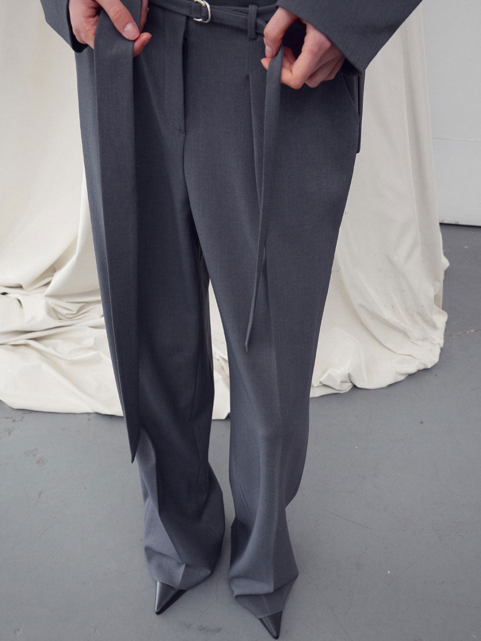 Straight leg belted trouser charcoal - fasfas