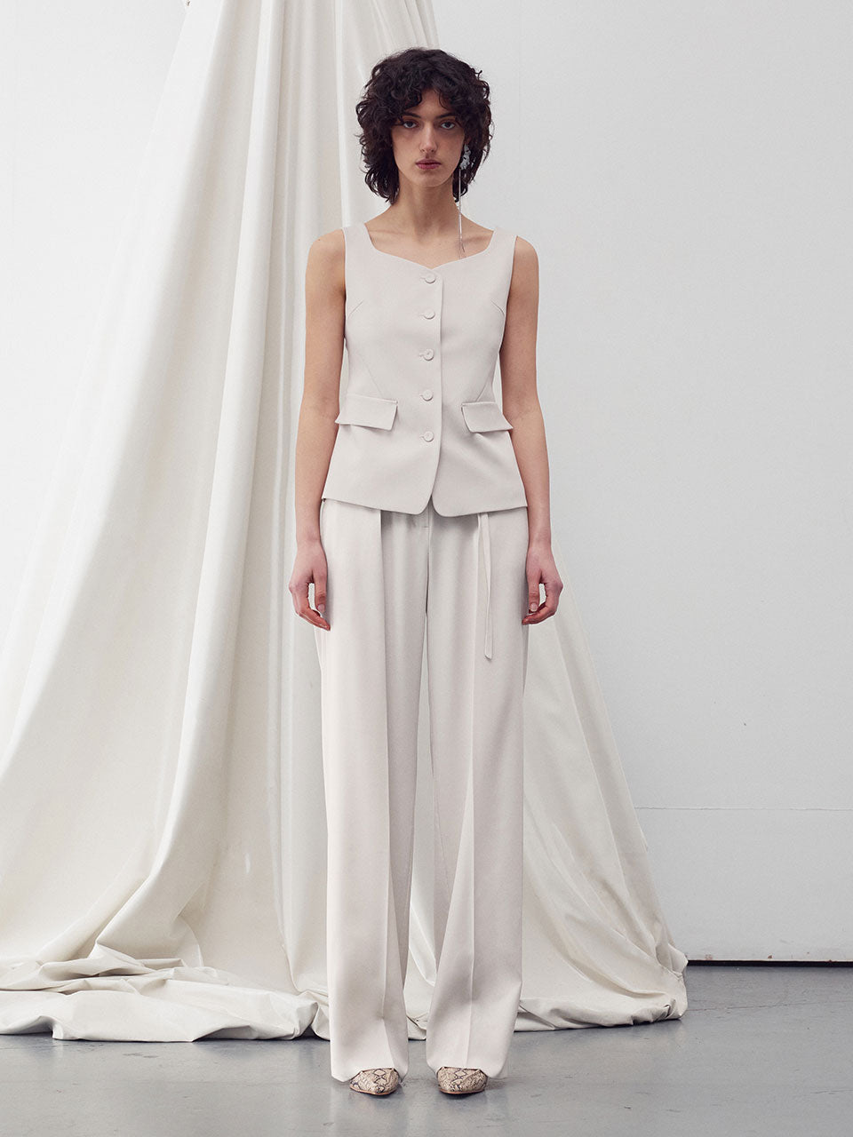 Straight leg belted trouser cream - fasfas