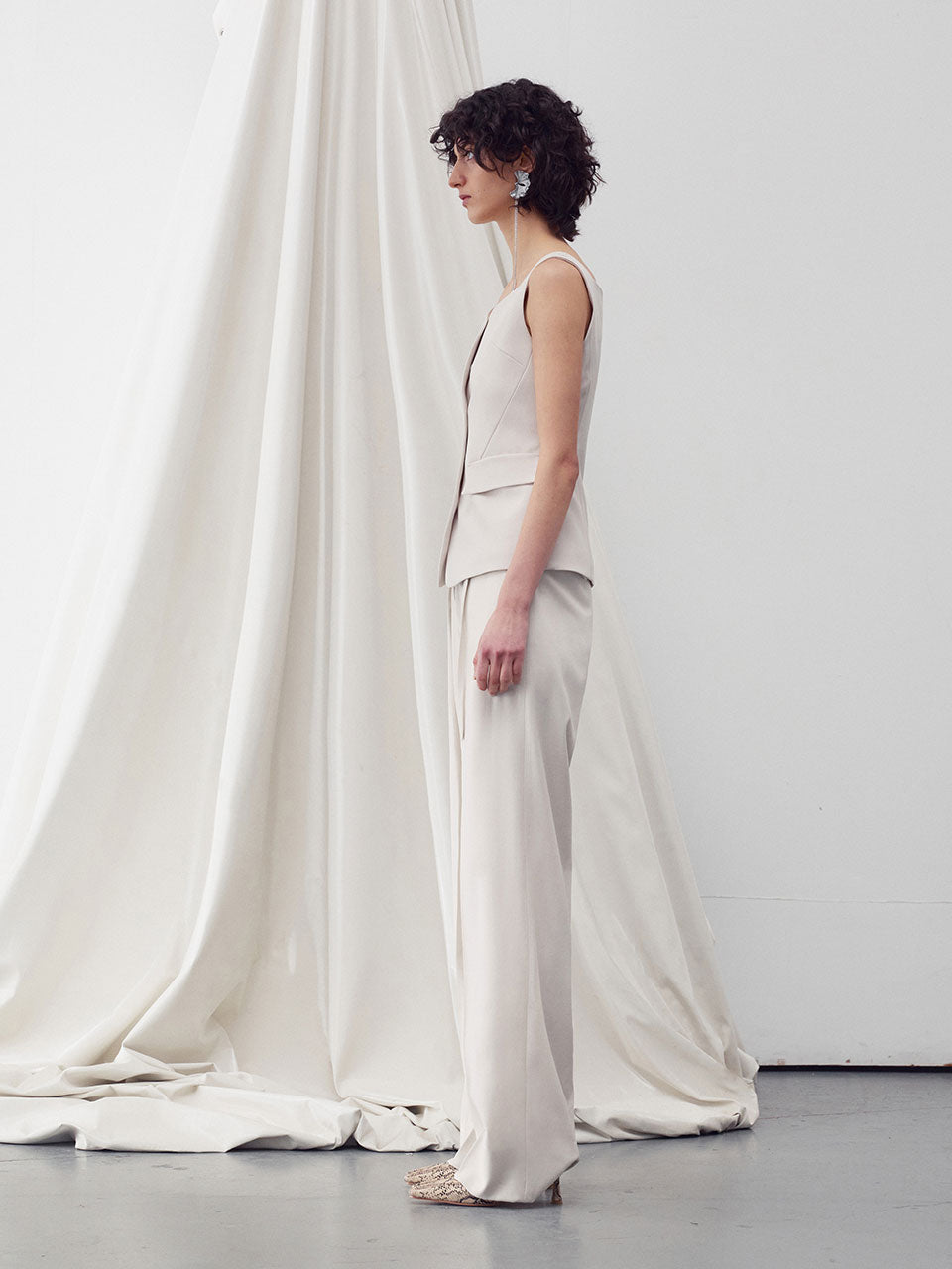 Straight leg belted trouser cream - fasfas