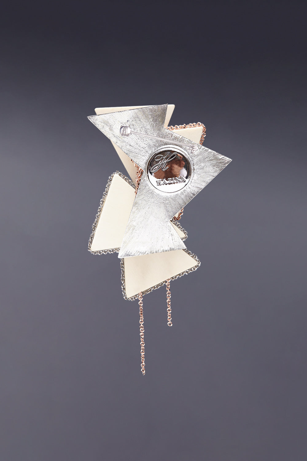 Subtlety feast brooch avant garde onyx - fasfas