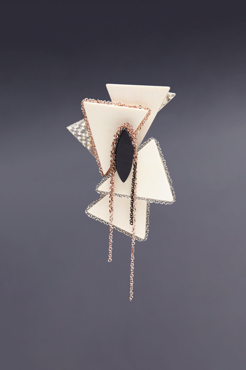 Subtlety feast brooch avant garde onyx - fasfas