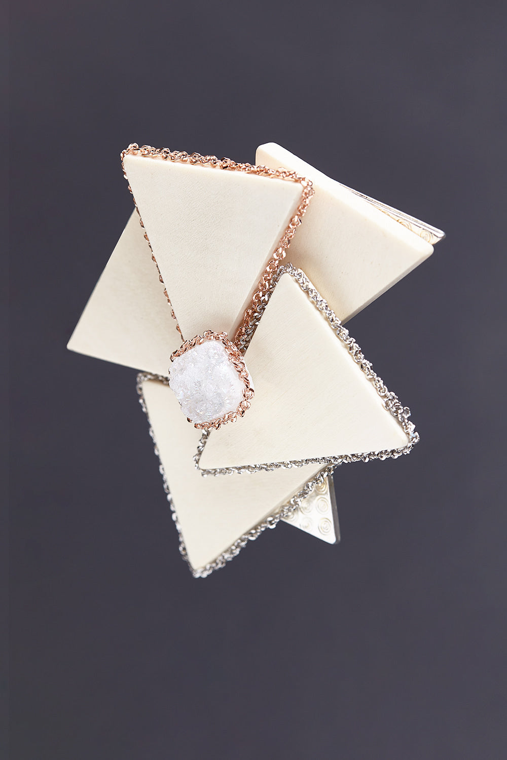 Subtlety feast brooch druzy agate - fasfas