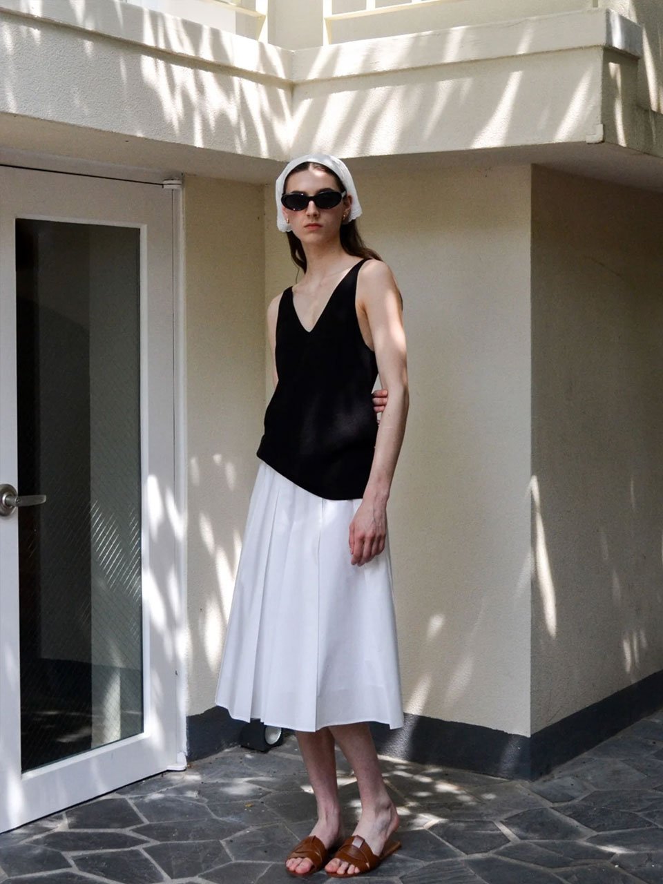 Unbalanced pleats skirt white - fasfas
