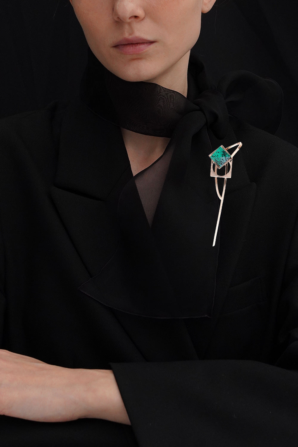 Vintage edgy theoria brooch square - fasfas