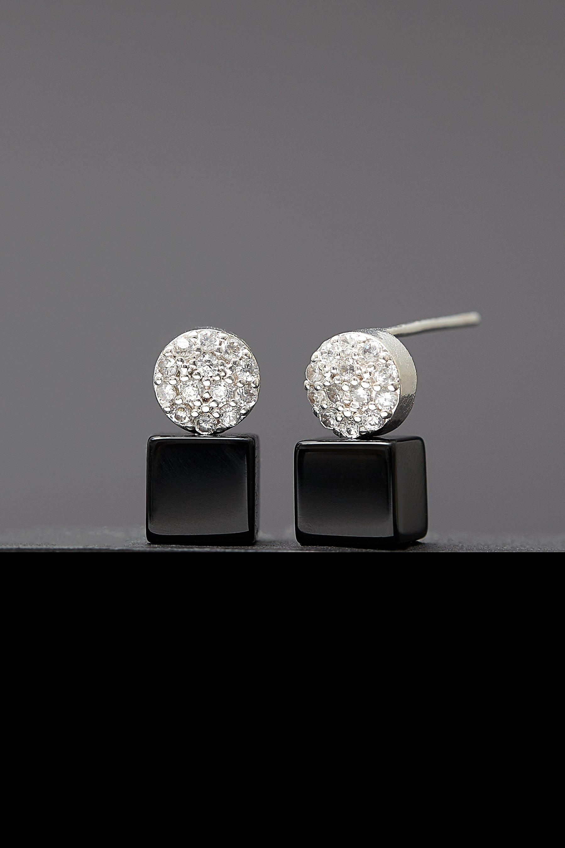 5mm onyx cubic earrings(clip-on–option) - fasfas
