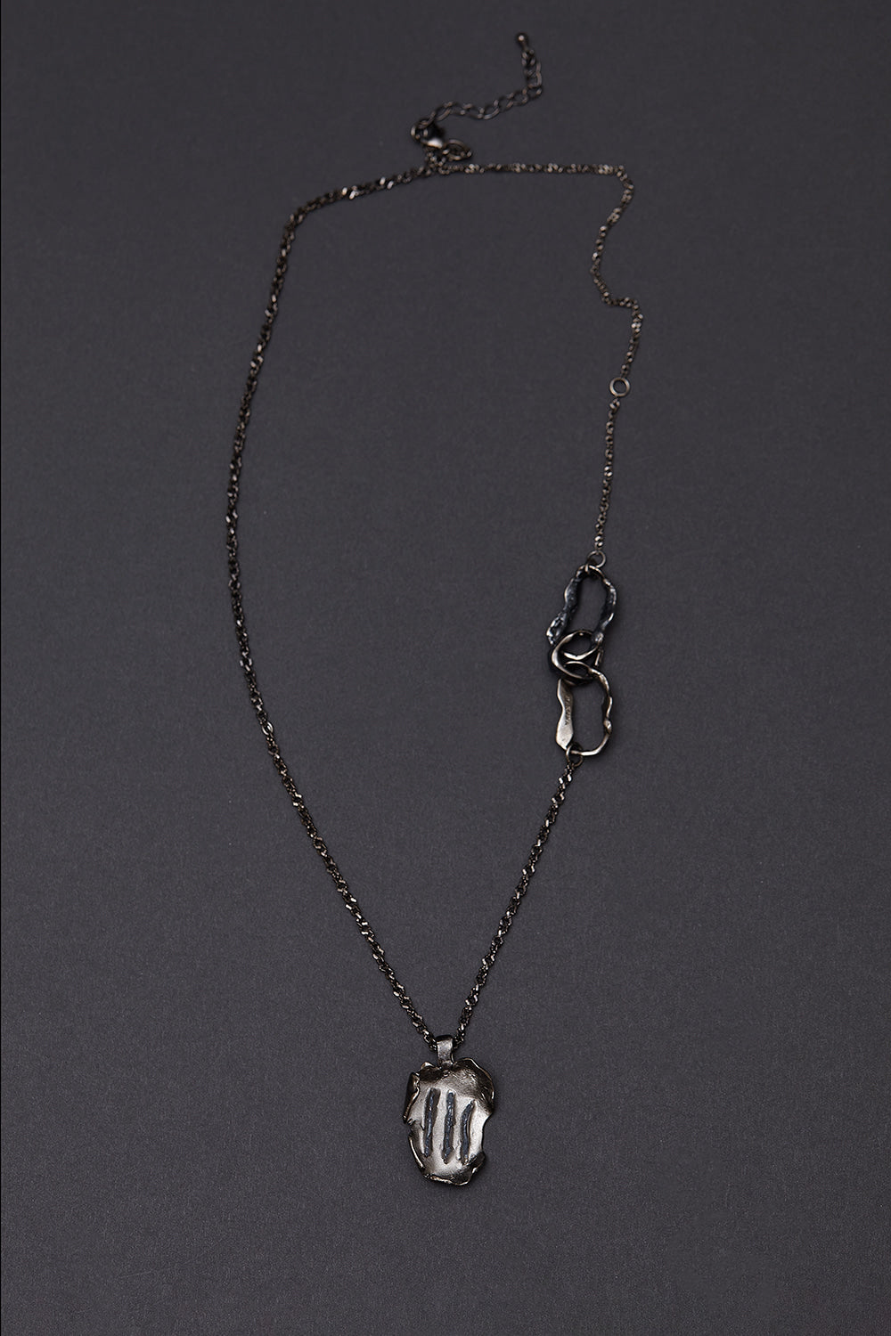 Rhizome mini pendant necklace noir - fasfas