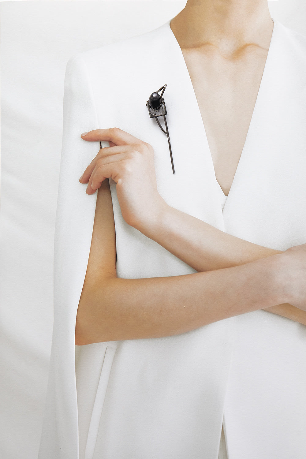 Onyx theoria brooch noir - fasfas