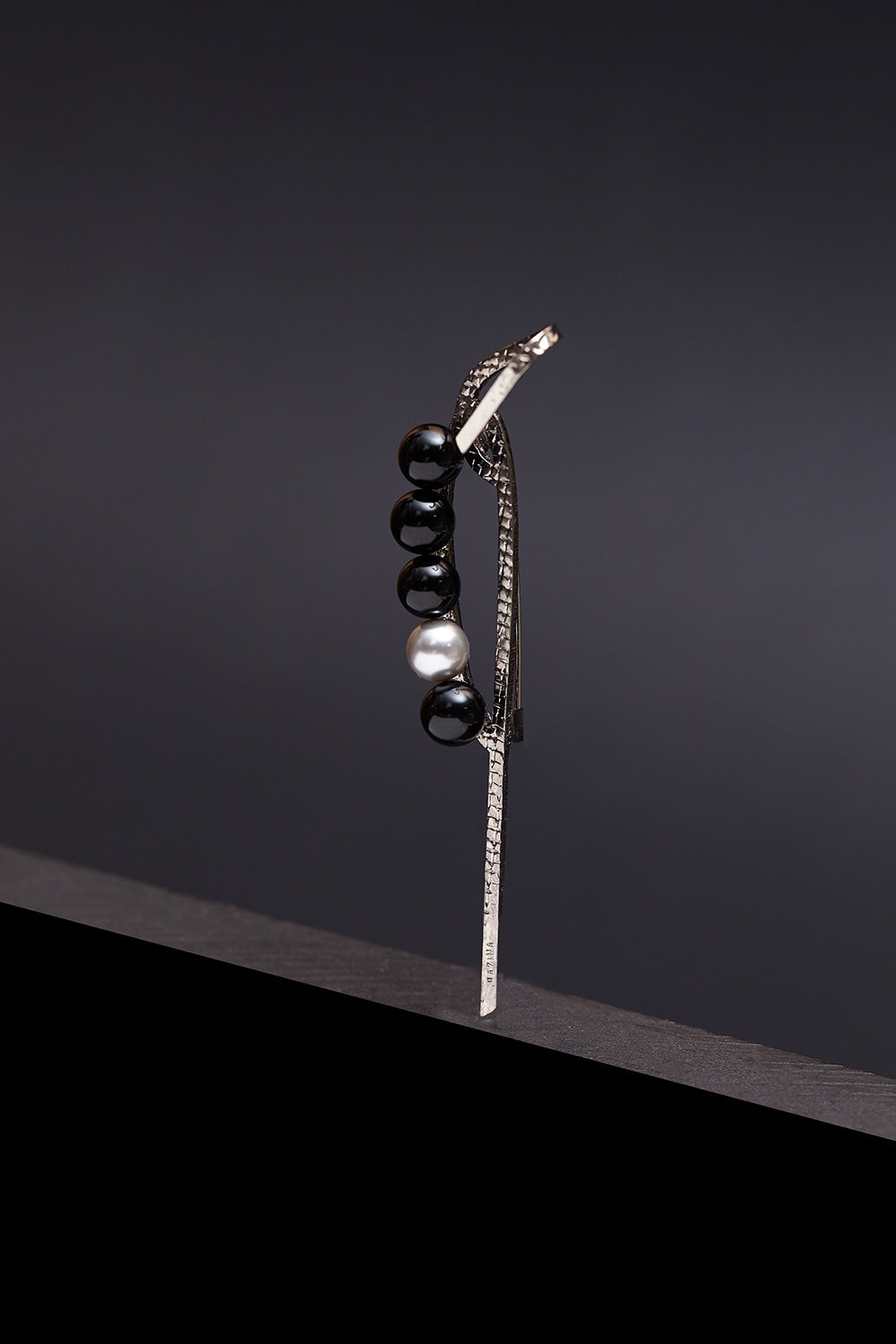 Onyx theoria brooch - fasfas