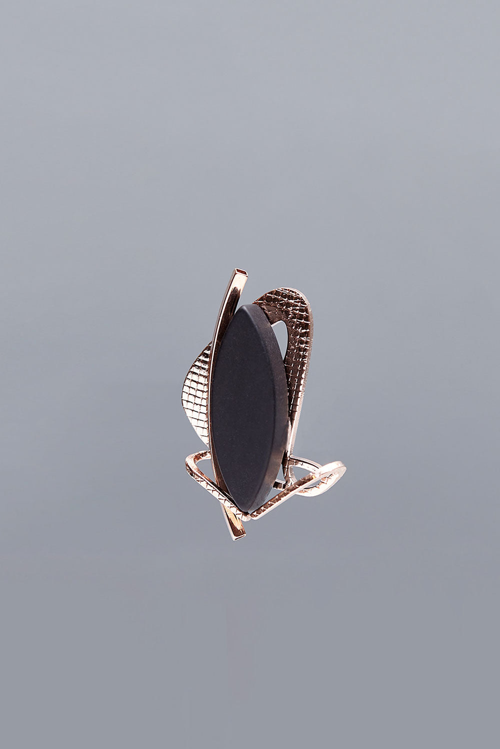 Dancing joli brooch onyx - fasfas