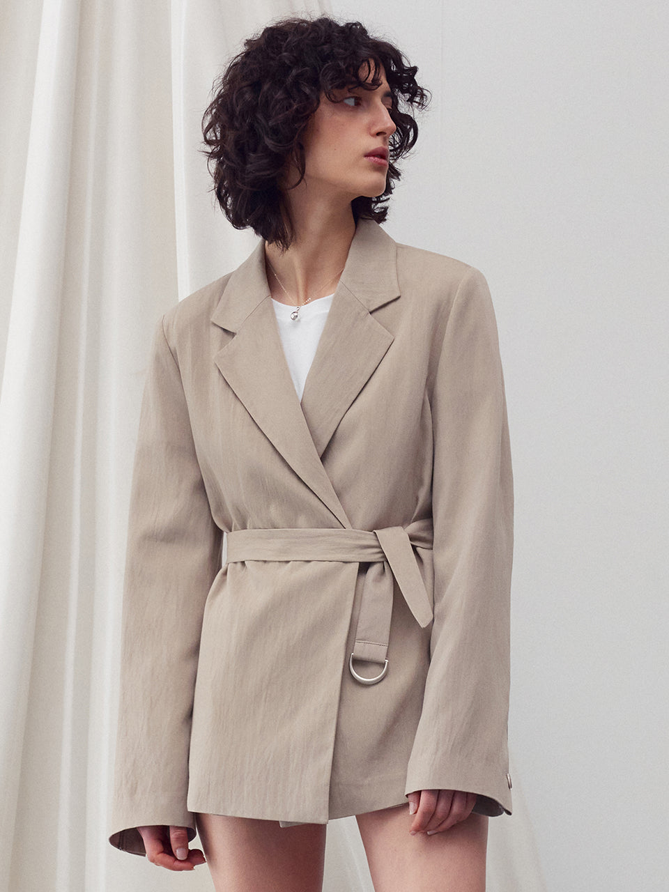 D-ring belted jacket beige - fasfas