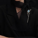 Matte navy theoria brooch noir - fasfas