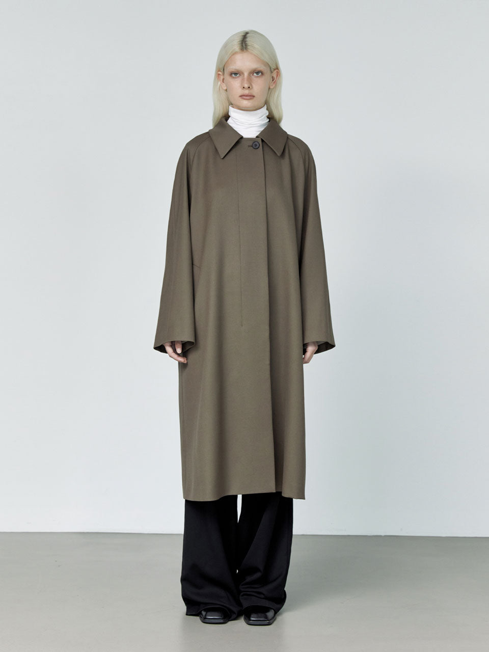 Rohe spread collar coat taupe - fasfas