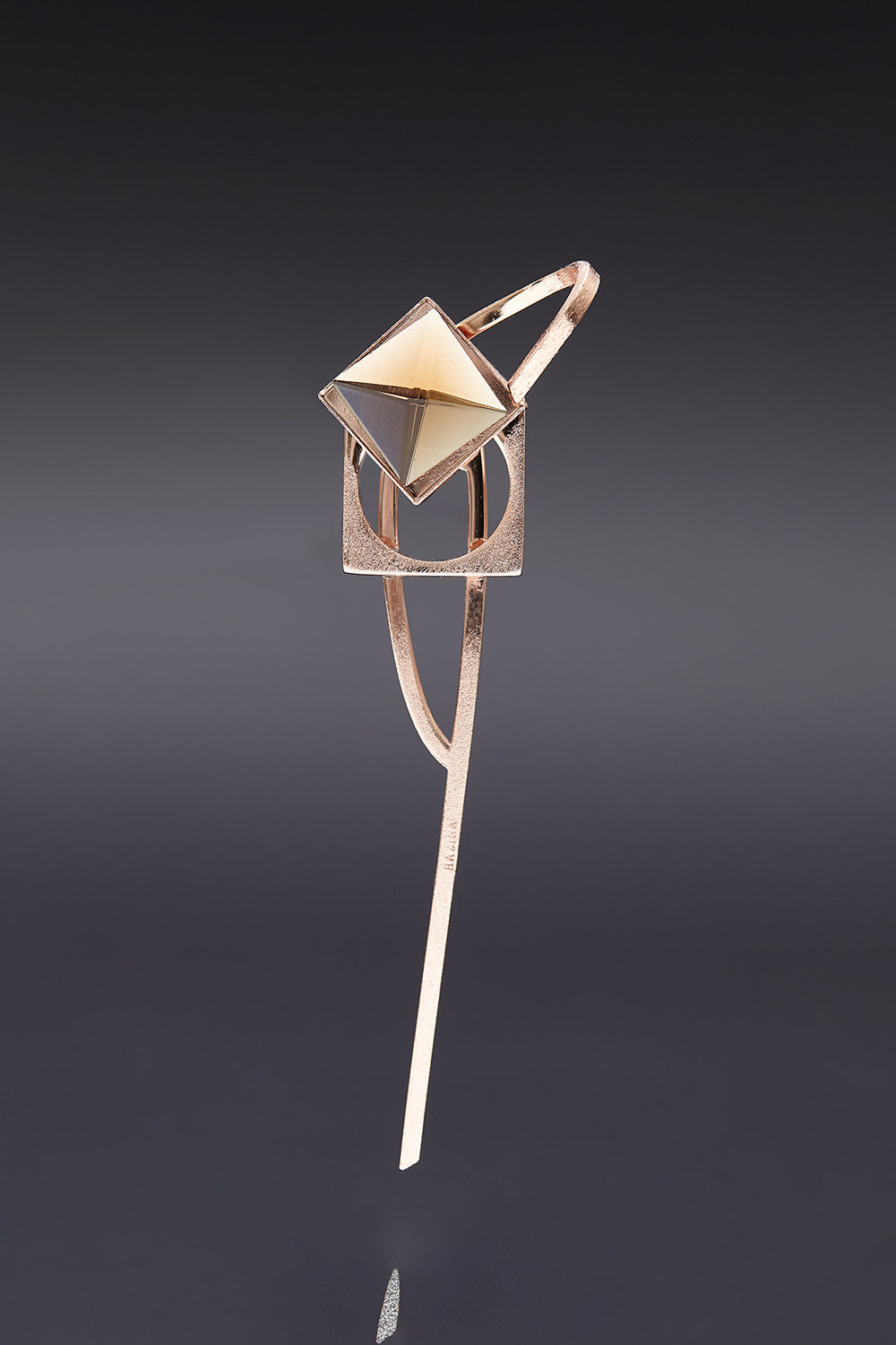 Champaign theoria brooch square - fasfas