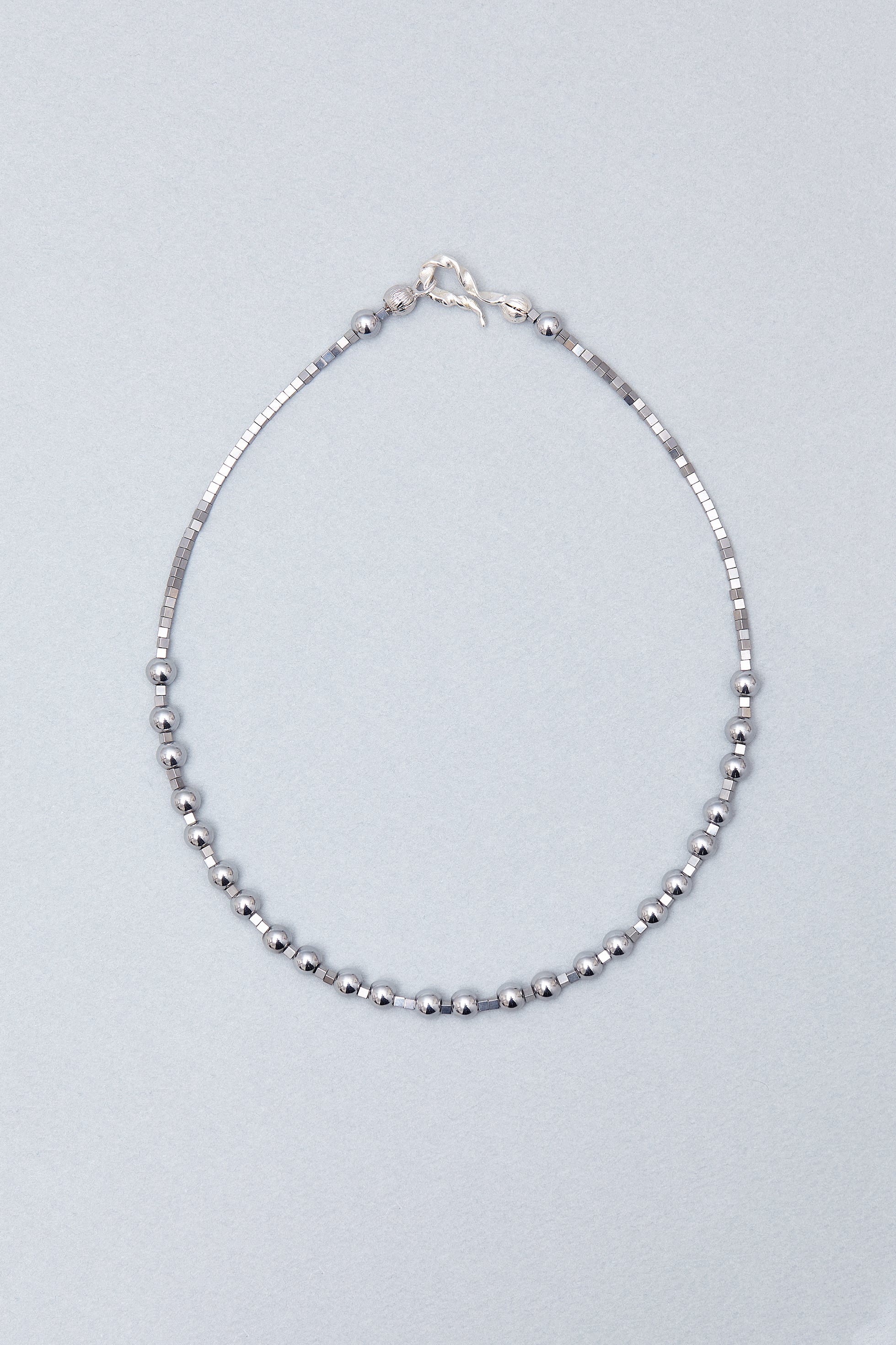 Somewhere between grey and hematite (6mm) [unisex] - fasfas