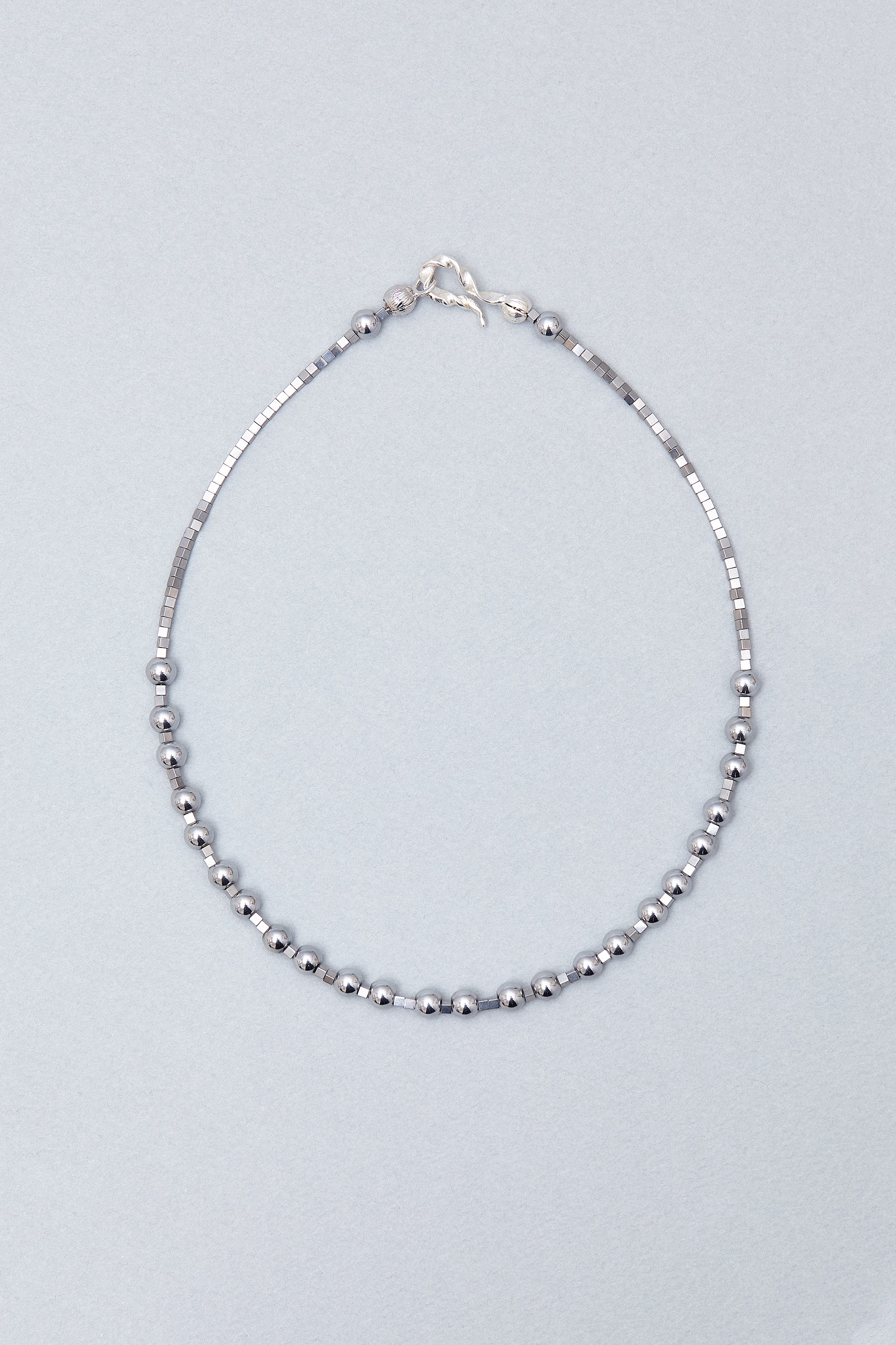 Somewhere between grey and hematite (6mm) [unisex] - fasfas