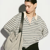 Borsa hobo in pelle di mucca con tracolla grigia
