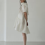 Robe à manches bouffantes froncées en jacquard avec ruban