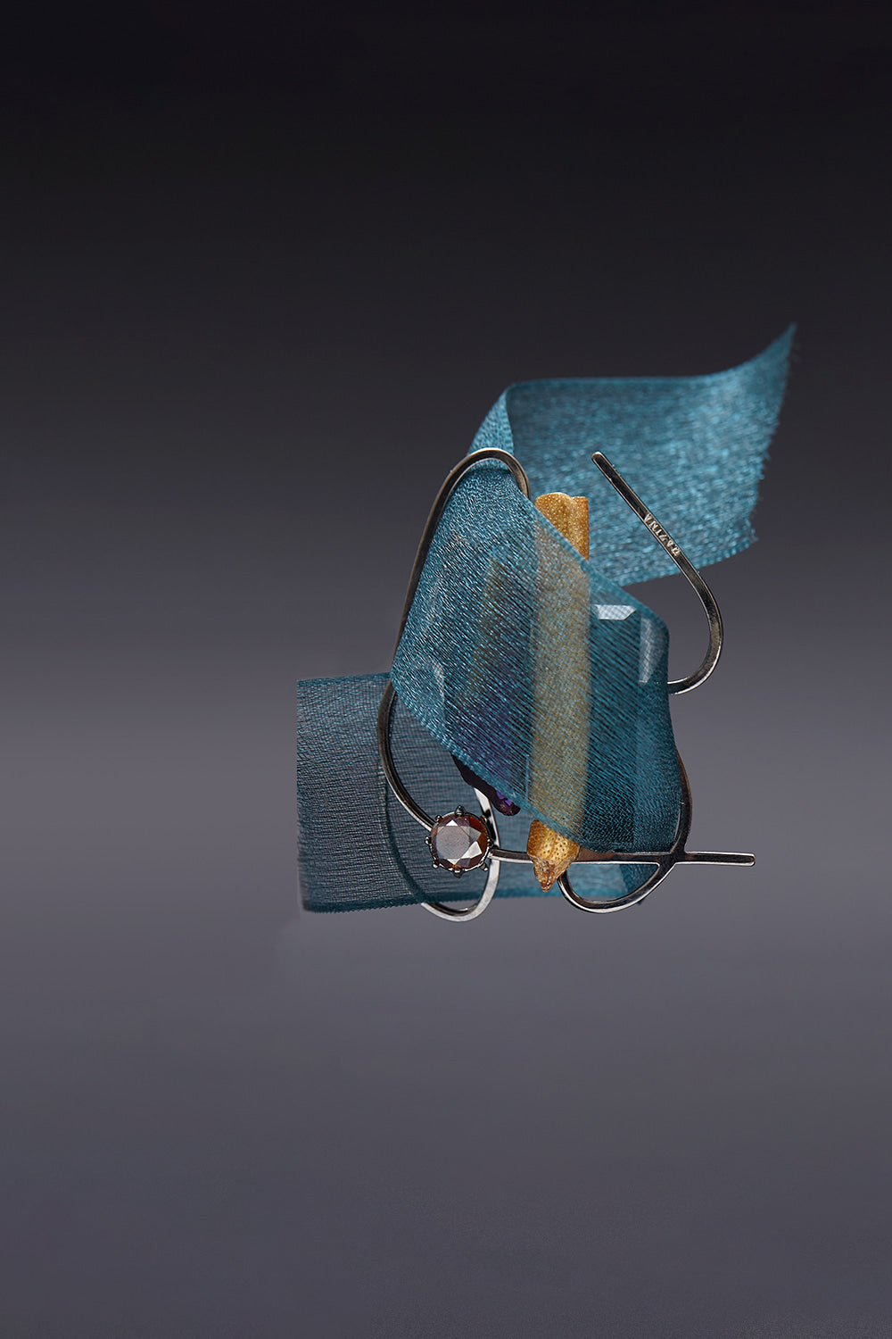 Dancing objet No.9 brooch noir - fasfas