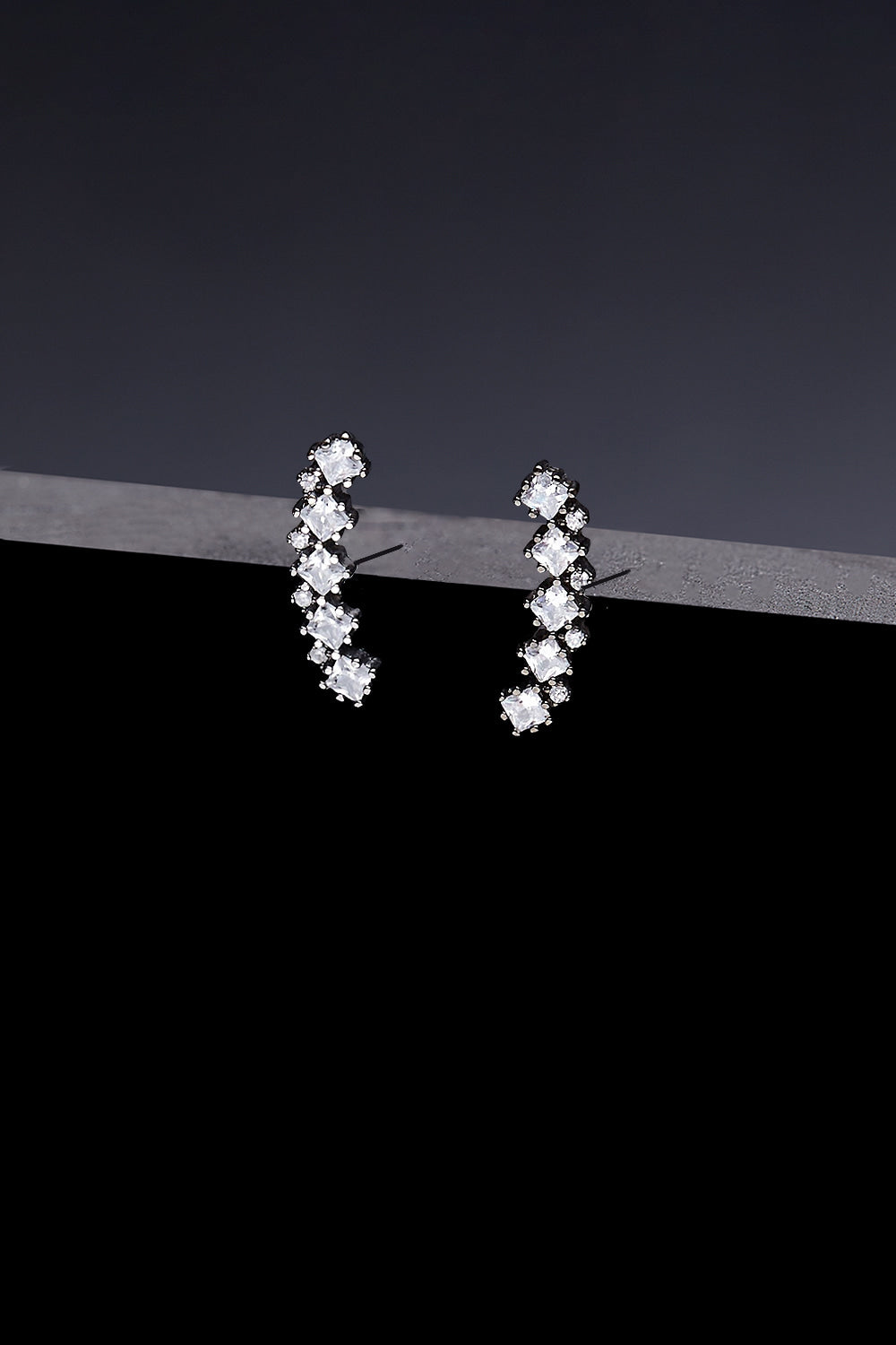 Etoile mismatched dramatic earrings noir - fasfas