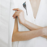 Matte navy theoria brooch noir - fasfas