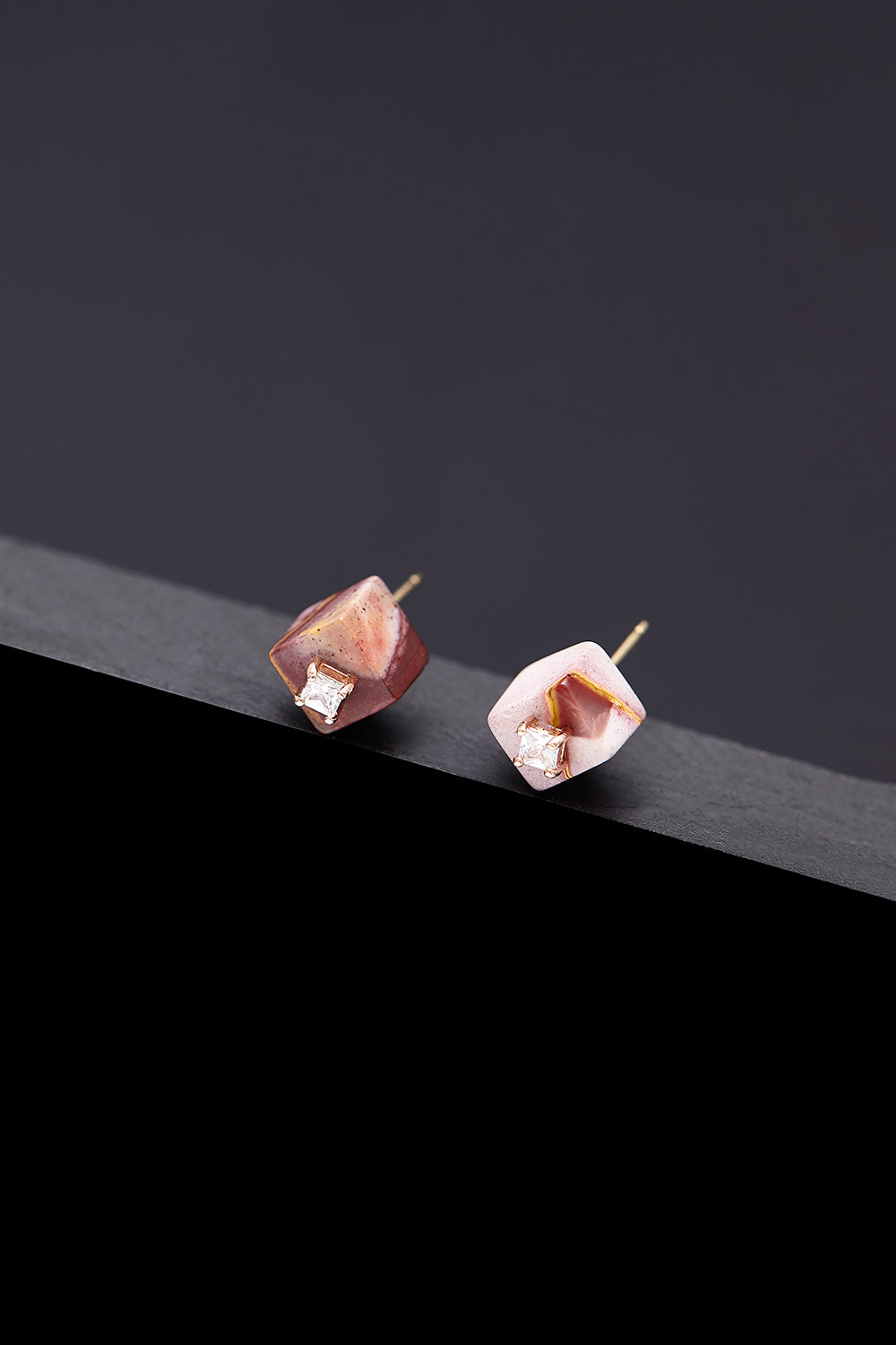8mm cube mookaite core poise earrings(clip-on earrings) - fasfas