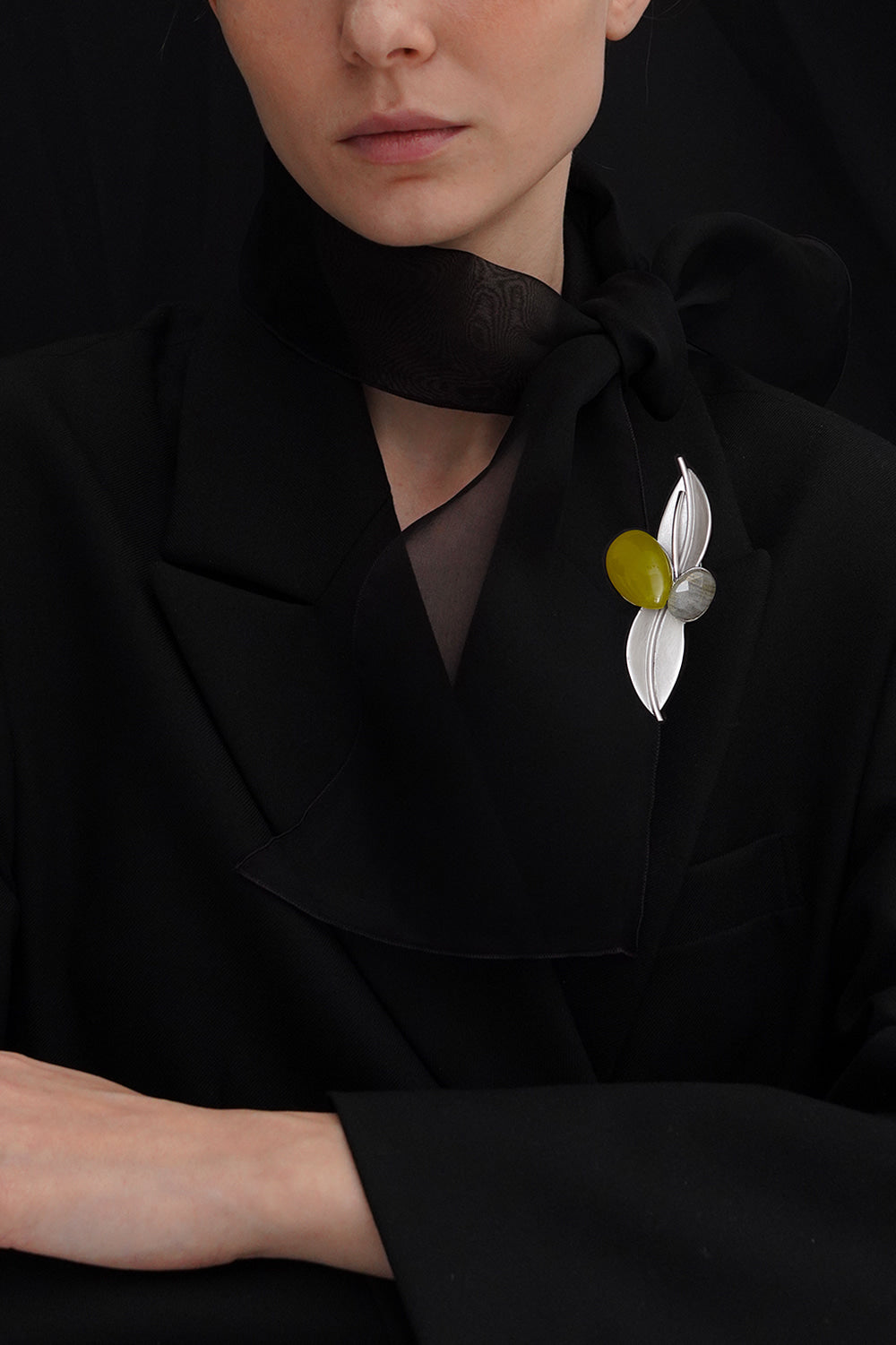Chic leaf brooch green - fasfas