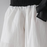 Schwarzes Midi-Kleid mit schulterfreiem Ausschnitt