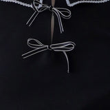 فستان قطعة واحدة بتفصيل شريط ياقة بيضاء مشطبة