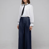 Blouse plissée à col lavallière noire